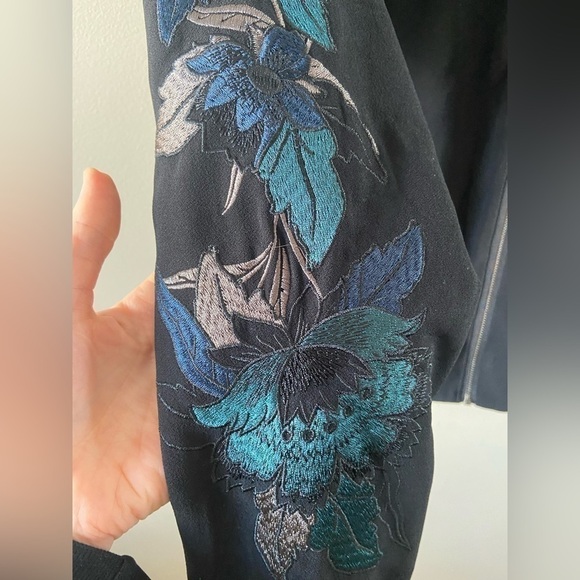 Simons CONTEMPORAINE Black Embroidered bomber jacket size small. - Picture 6 of 17